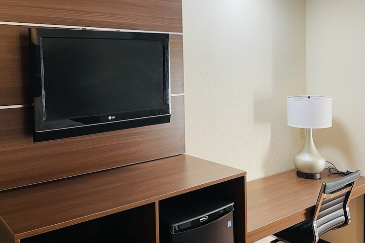 Room 17 of 37