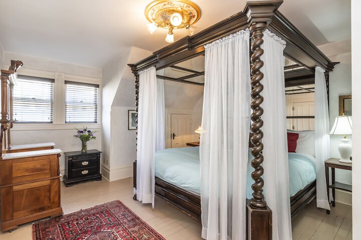 Room 52 of 78