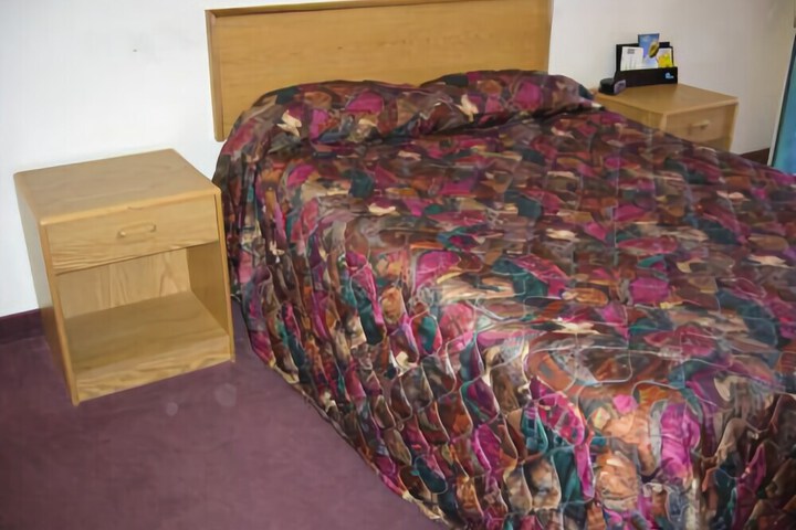 PARACHUTE INN