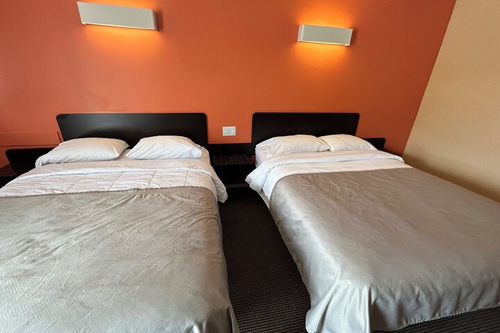 Room 40 of 98