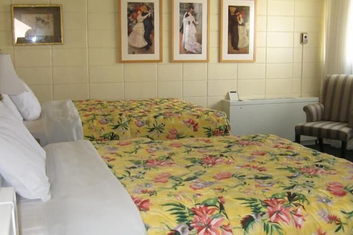 Room 6 of 16