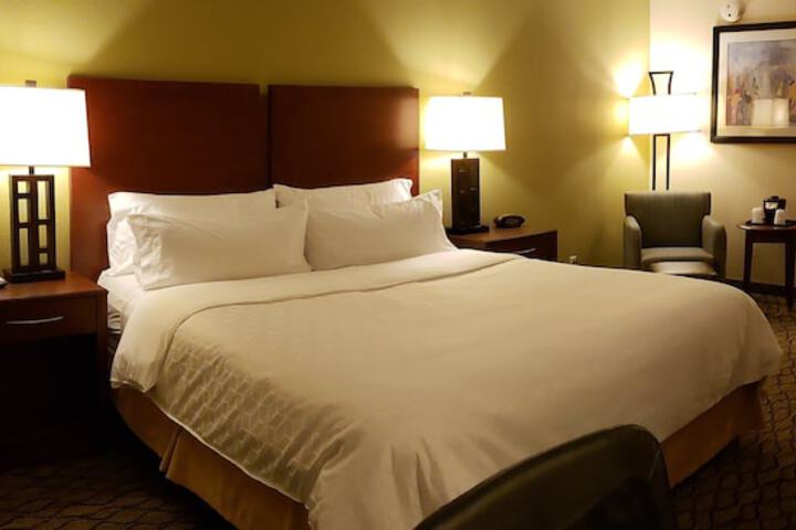 Room 28 of 62