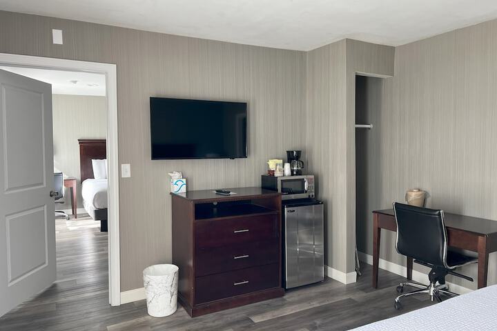 Room 27 of 65