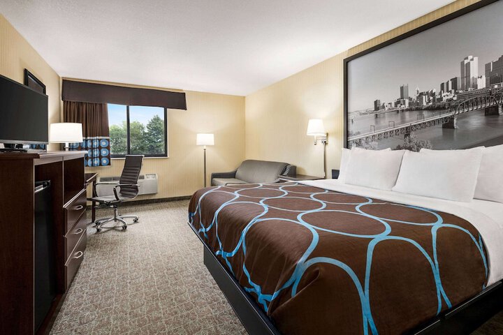 Super 8 by Wyndham Grove City