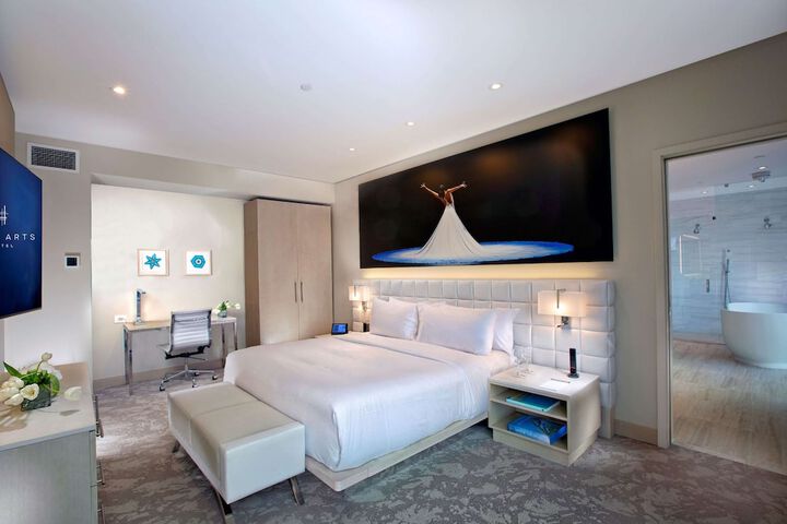 Room 44 of 142