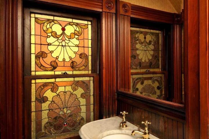 Victorian Loft B & B
