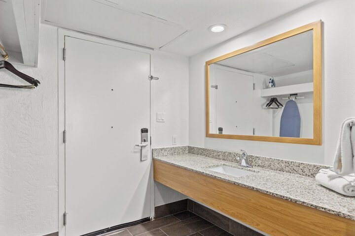 Room 40 of 80