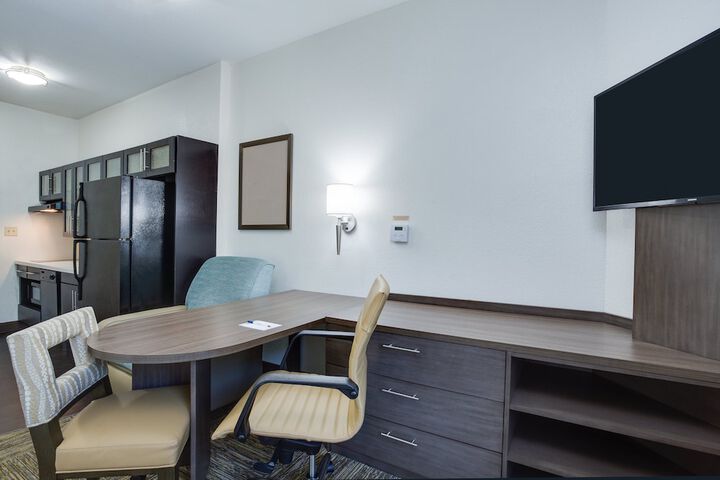 Room 10 of 33