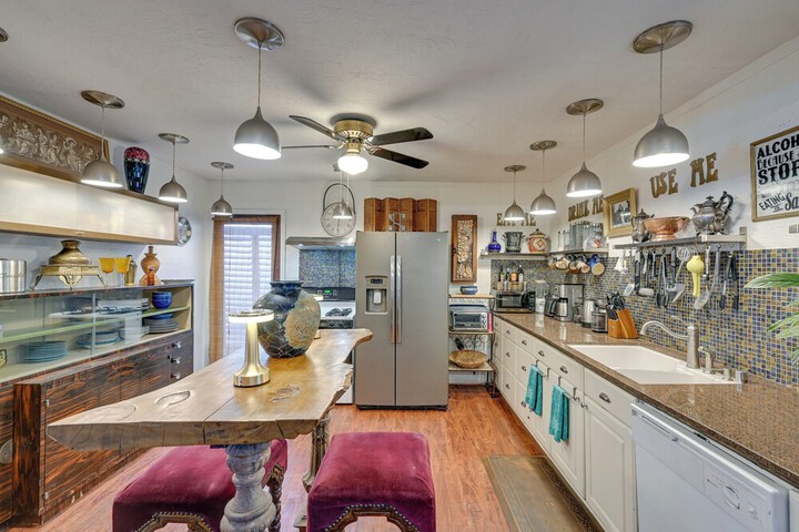 Bohemian Wonderland: Benicia Bungalow w / Pergola!