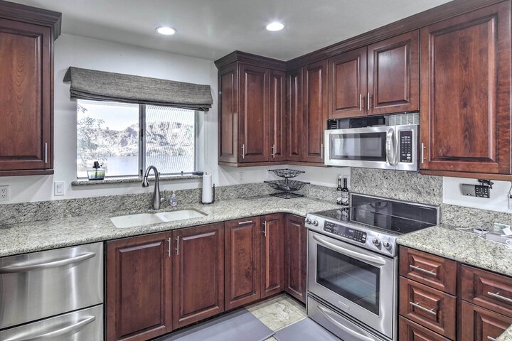 Parker Home on the Colorado River w / Views!