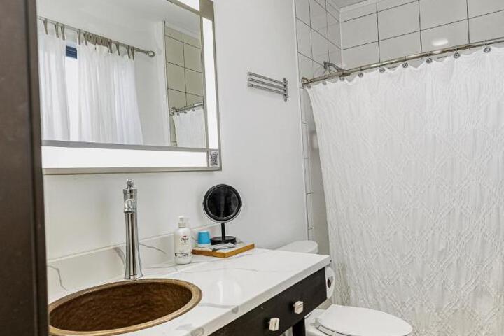 King suite with Jacuzzi West of St. Louis