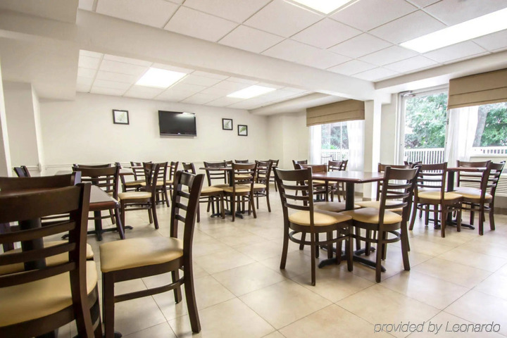 SLEEP INN & SUITES RIVERFRONT