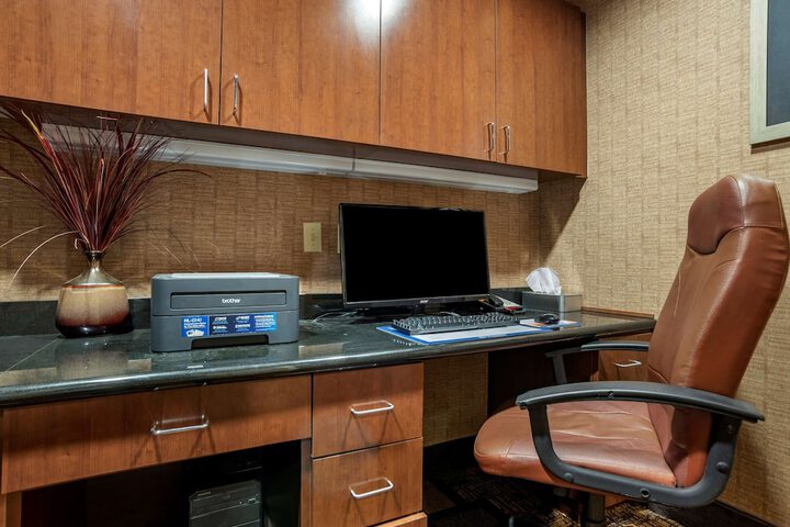 Business Center 21 of 21