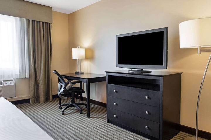 Room 25 of 39