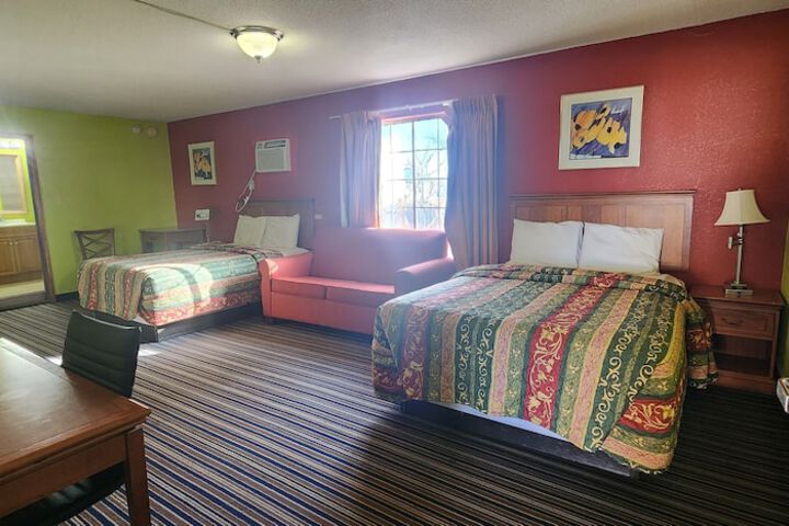 Room 24 of 32