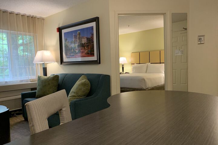 Room 34 of 47