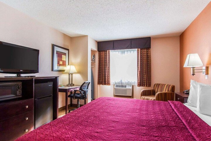 Room 8 of 32