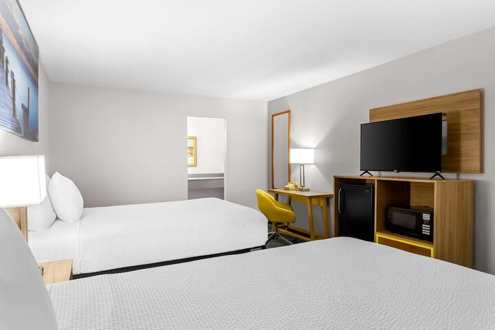 Days Inn by Wyndham Huntington