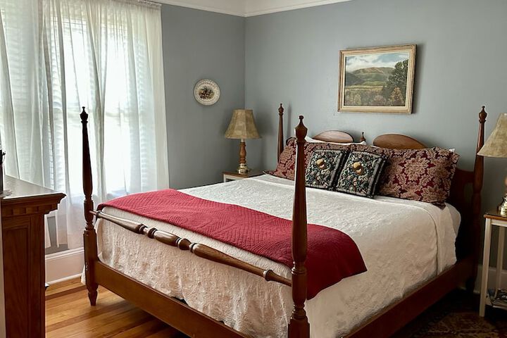 Red Rocker Inn
