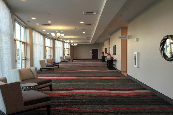 Holiday Inn & Suites Lafayette North by IHG