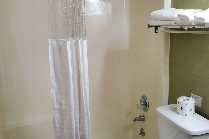 Room 17 of 46