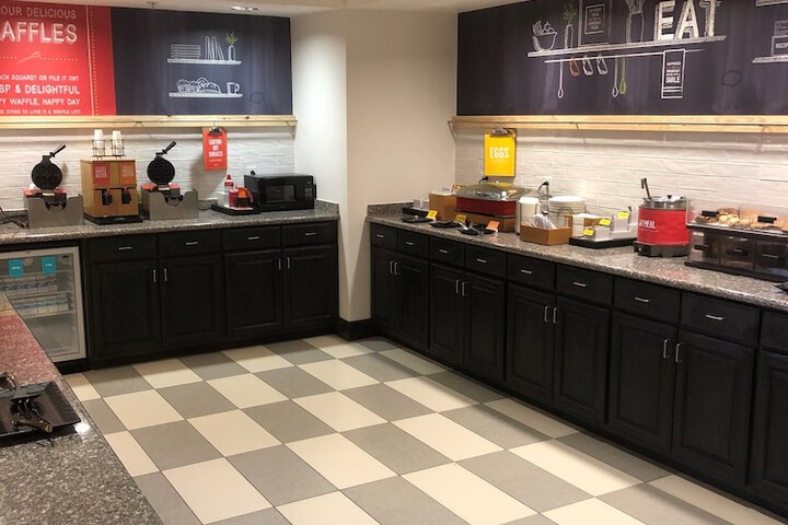 Hampton Inn & Suites Norfolk-Airport