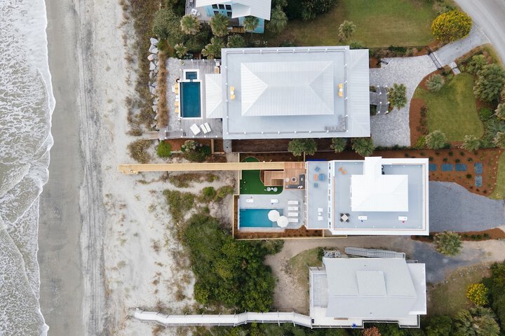 Oceans Eye by Avantstay Beach Front Home w / Roof Top Pool & Putting Green!