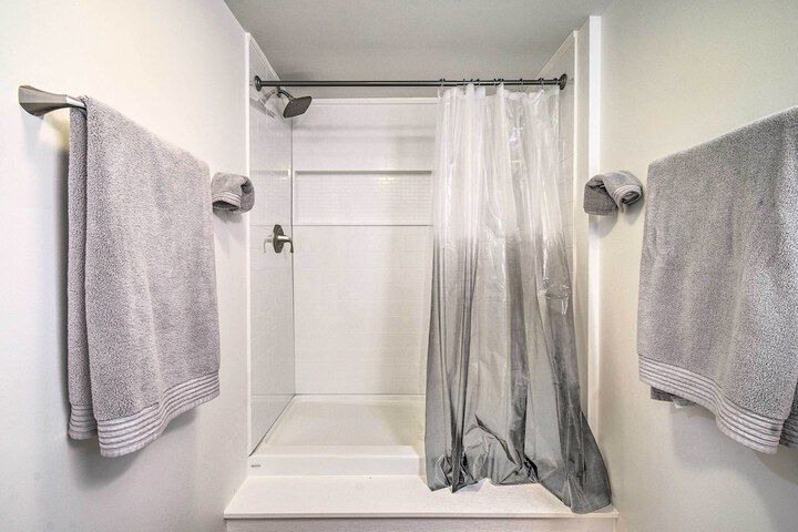 Roomy Montour Falls Retreat w / Private Pool!
