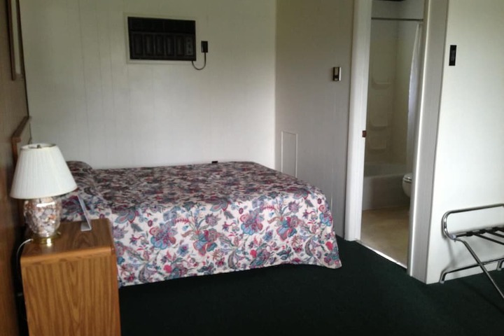 Room 17 of 24