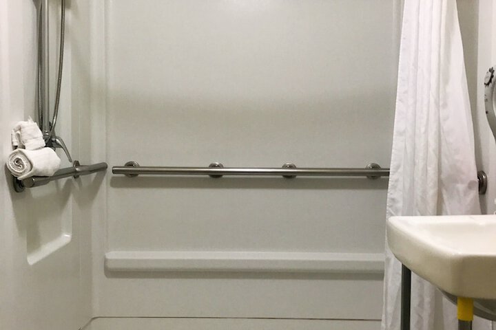 Room 32 of 46