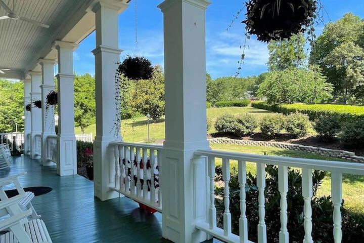 Whitestone Inn