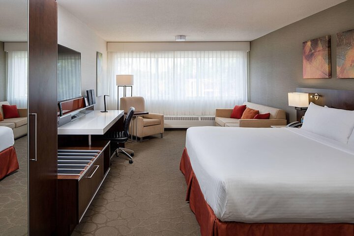 Room 27 of 102