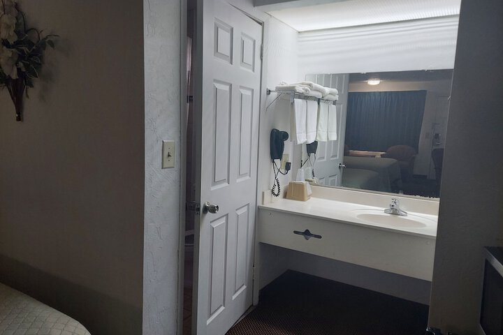 Room 12 of 16