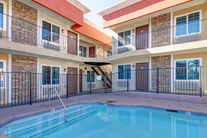 Ontario Inn & Suites