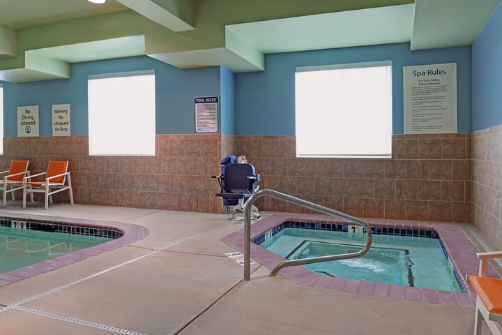 Holiday Inn Express Hotel & Suites NEWPORT by IHG