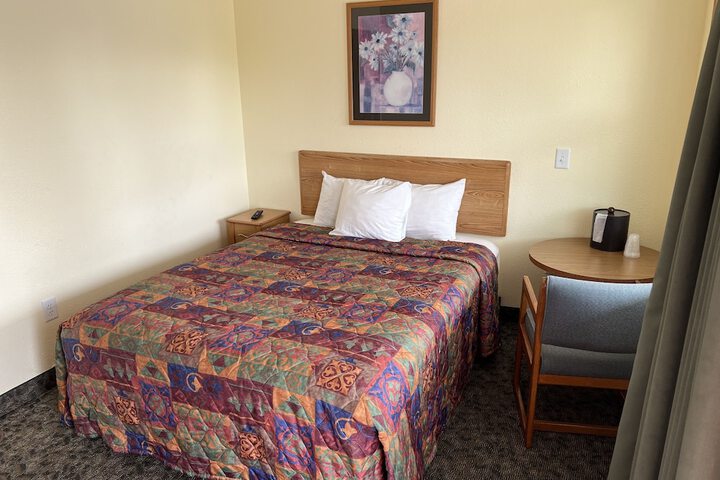 Room 223 of 443