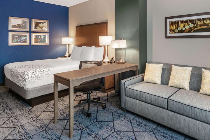 Room 17 of 40
