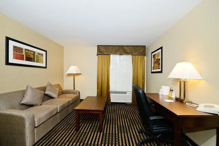 Room 10 of 37
