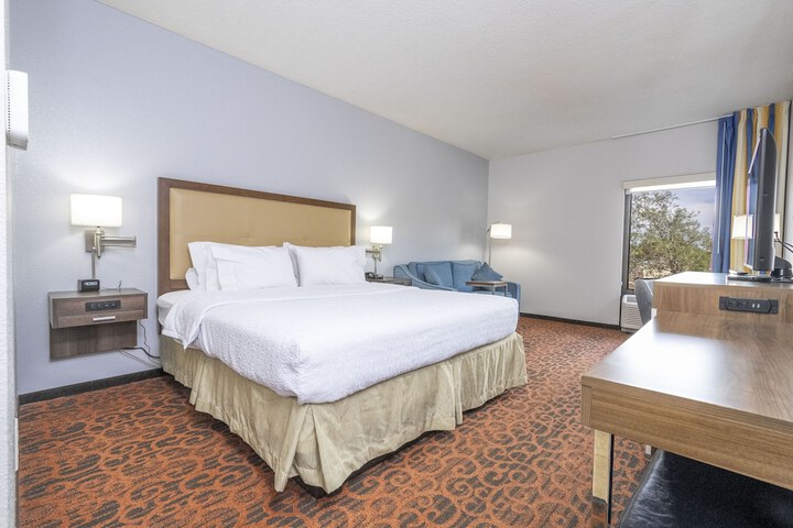 Room 40 of 74