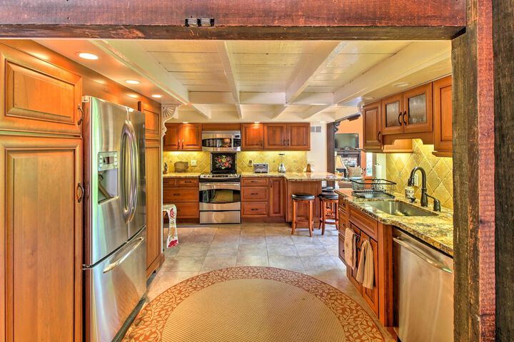 Converted Barn in Sebastopol w / Private Patio!