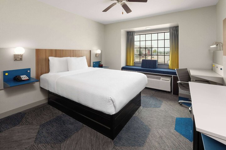 Room 20 of 28