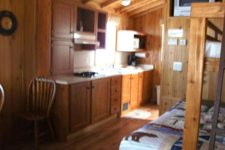 Bend-Sunriver Camping Resort Studio Cabin 8