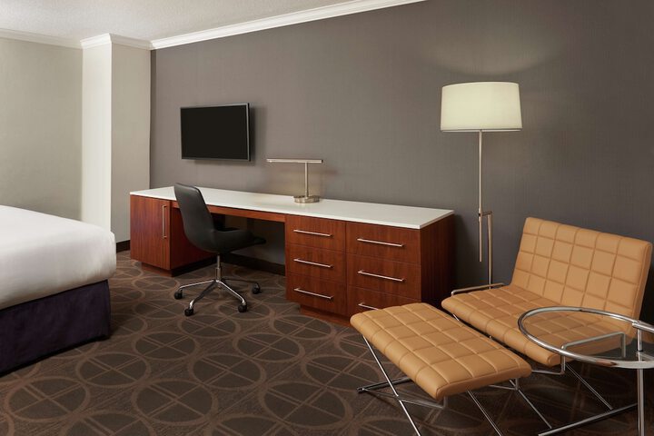Room 33 of 77