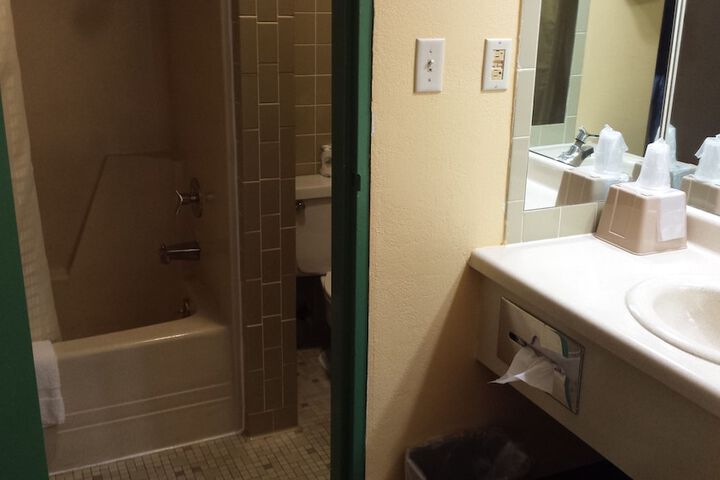 Room 16 of 33