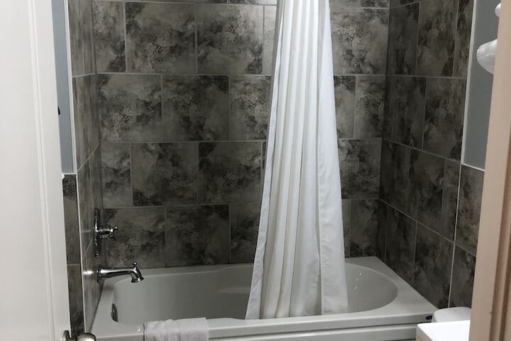 Room 27 of 48