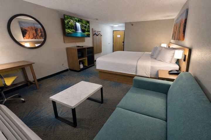 Days Inn by Wyndham Sturgis