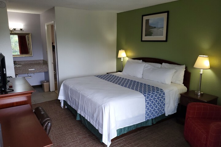 Room 15 of 28