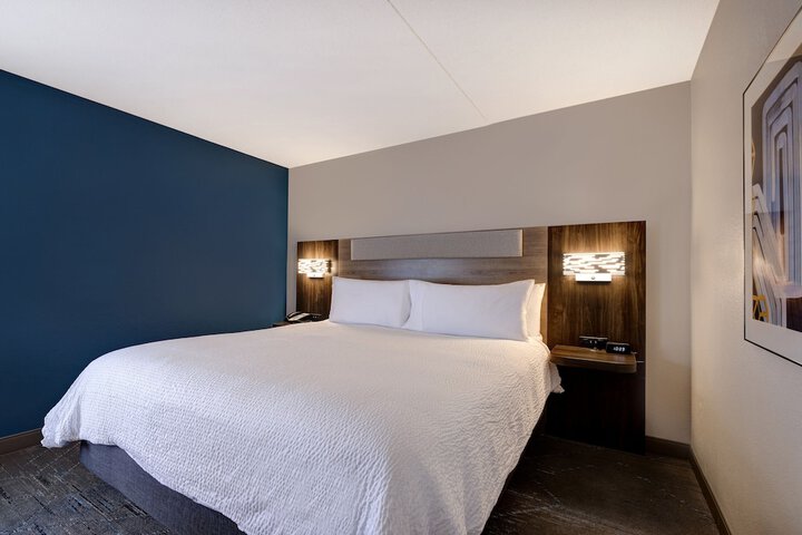 Room 34 of 63