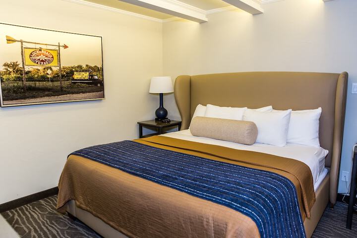 Fredericksburg Inn & Suites