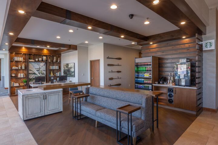 DoubleTree by Hilton Bay City - Riverfront